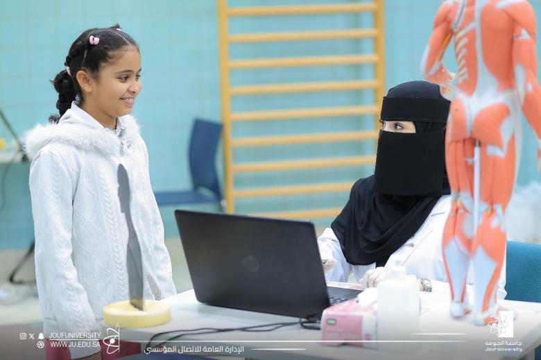 ضمن "مبادرة قادر.. معا لتحدي الإعاقة" نظمت الكلية "حملة الكشف المبكر عن تشوهات القوام"