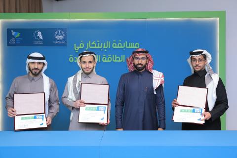 طلاب كلية الهندسة يحصدون المراكز الأولى في مسابقة الابتكار الطلابي في مجال الطاقة المتجددة لدعم الحلول الإبداعية في مجال الطاقة النظيفة