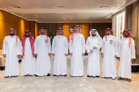 رئيس الجامعة يطلع على تقرير الشتغيل والصيانة