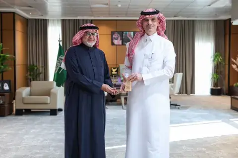 سعادة رئيس جامعة الجوف يتقبل الدكتور سليمان الذييب