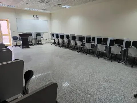 معامل الحاسب بالكلية التطبيقية