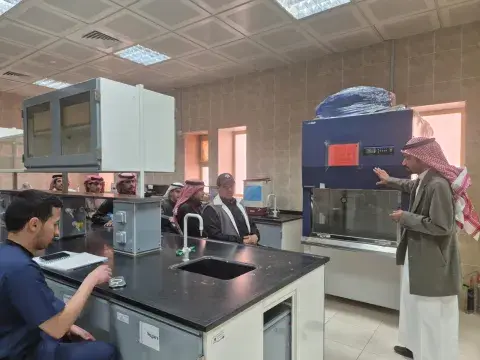 معامل الكيمياء بالكلية التطبيقية