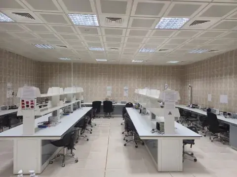 معامل الفيزياء بالكلية التطبيقية