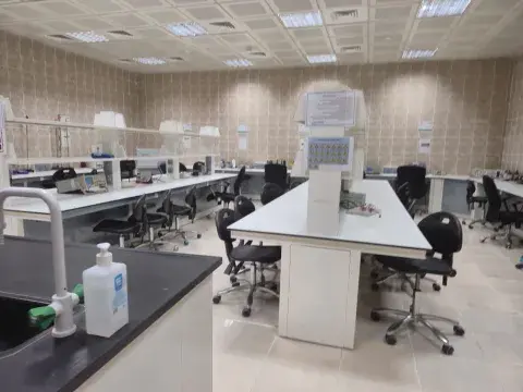 معامل الفيزياء بالكلية التطبيقية