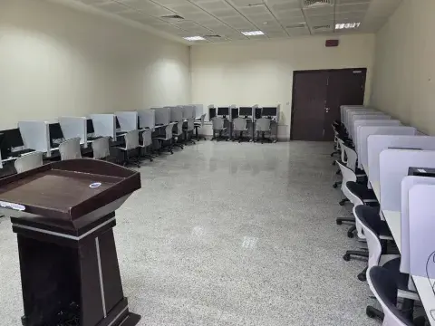 معامل الحاسب بالكلية التطبيقية