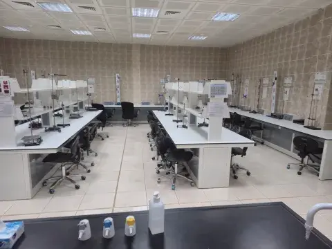 معامل الفيزياء بالكلية التطبيقية