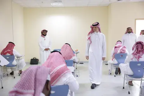 رئيس جامعة الجوف يتفقد سير الاختبارات