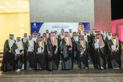 أمير الجوف يكرم الأوائل