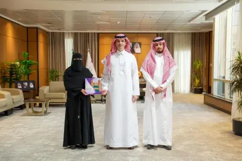 رئيس الجامعة  يستعرض تقرير كلية العلوم الطبية بالقريات 
