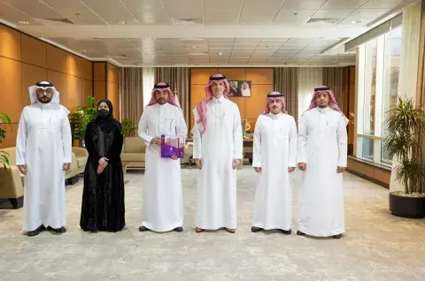 رئيس جامعة الجوف يستعرض التقرير السنوي لكلية الصيدلة 