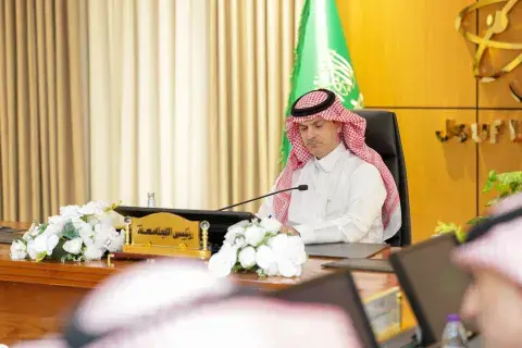 رئيس جامعة الجوف يلتقي عمداء الكليات الصحية والهندسية 