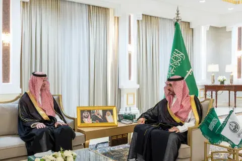 سمو أمير المنطقة يستقبل رئيس الجامعة