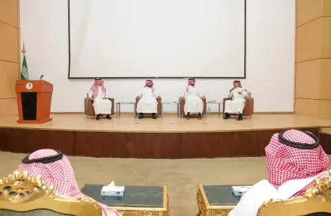 إدارة الوعي الفكري تنظم جلسة حوارية بعنوان "الوعي الجامعي.. معرفةٌ بالأنظمة ومسؤوليةٌ في السلوك"
