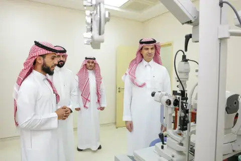 رئيس جامعة الجوف يتفقد العيادات الطبية