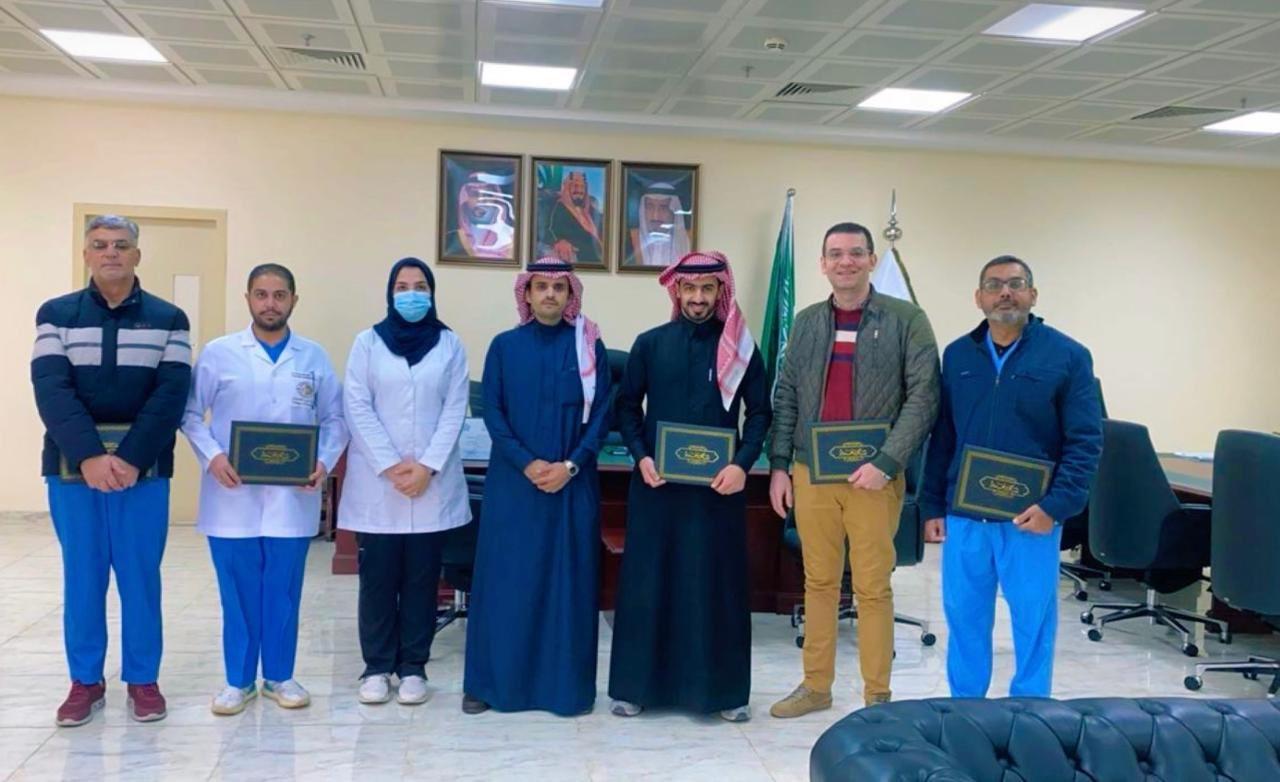 The Faculty of Dentistry honors the program accreditation team for the dental replacement specialization program