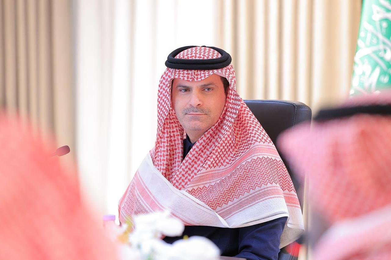 His Excellency the University' President, Prof. Mohammed bin Abdullah Al-Shaya, Meets with Members of the Advisory Council for Administrative Staff to Discuss the Means of Developing the Environmental Work and Improving the Institutional Performance.