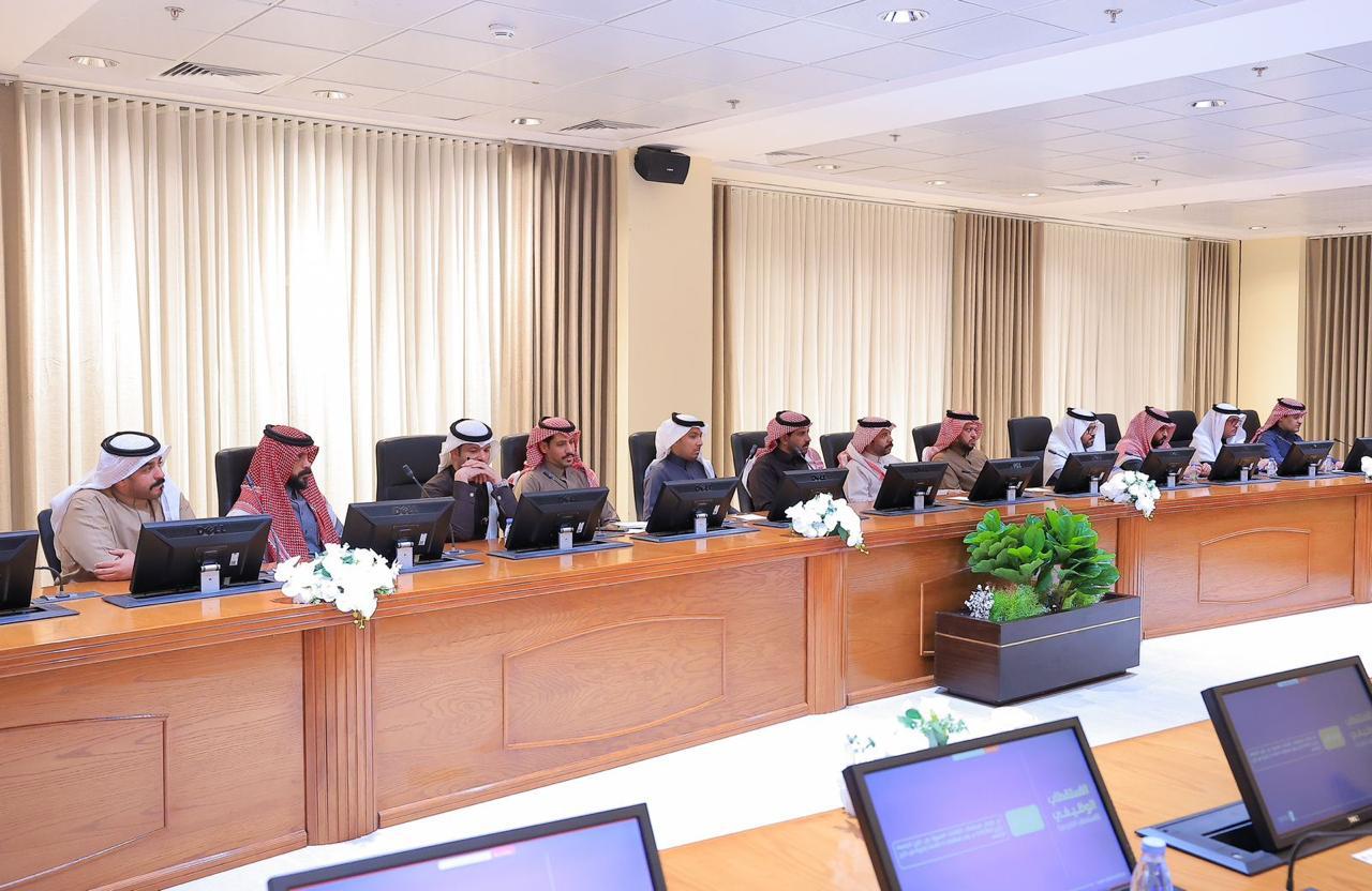 His Excellency the University' President, Prof. Mohammed bin Abdullah Al-Shaya, Meets with Members of the Advisory Council for Administrative Staff to Discuss the Means of Developing the Environmental Work and Improving the Institutional Performance.