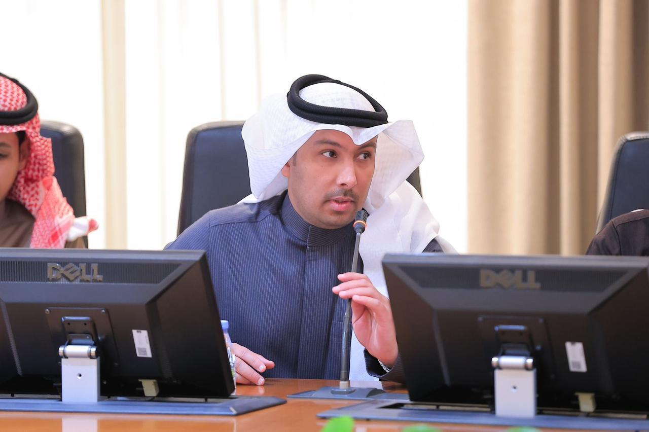 His Excellency the University' President, Prof. Mohammed bin Abdullah Al-Shaya, Meets with Members of the Advisory Council for Administrative Staff to Discuss the Means of Developing the Environmental Work and Improving the Institutional Performance.