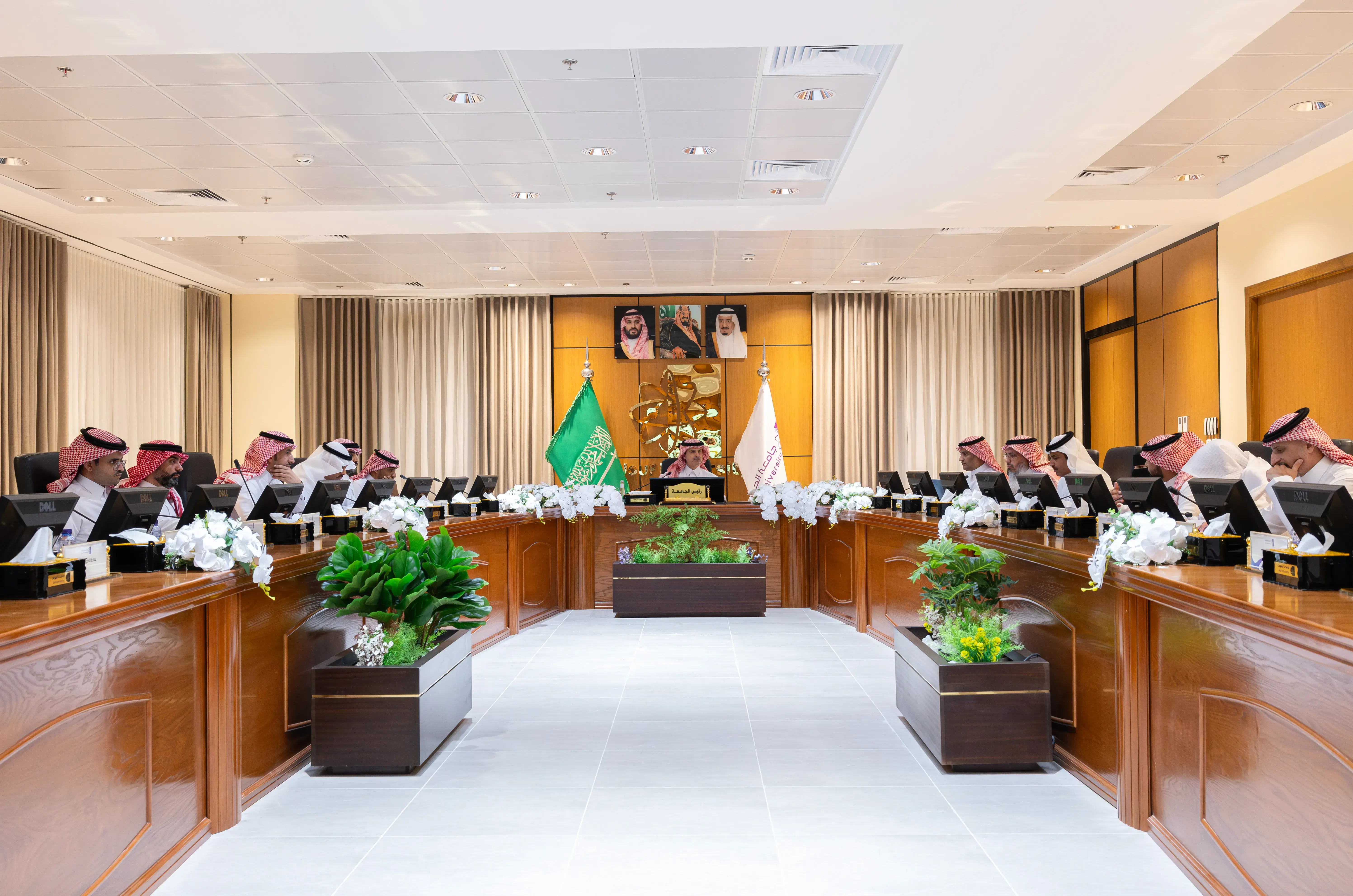 مجلس الجامعة بجلسته الأولى للعام الجامعي 1447 هـ مجلس الجامعة بجلسته الأولى للعام الجامعي 1447 هـ