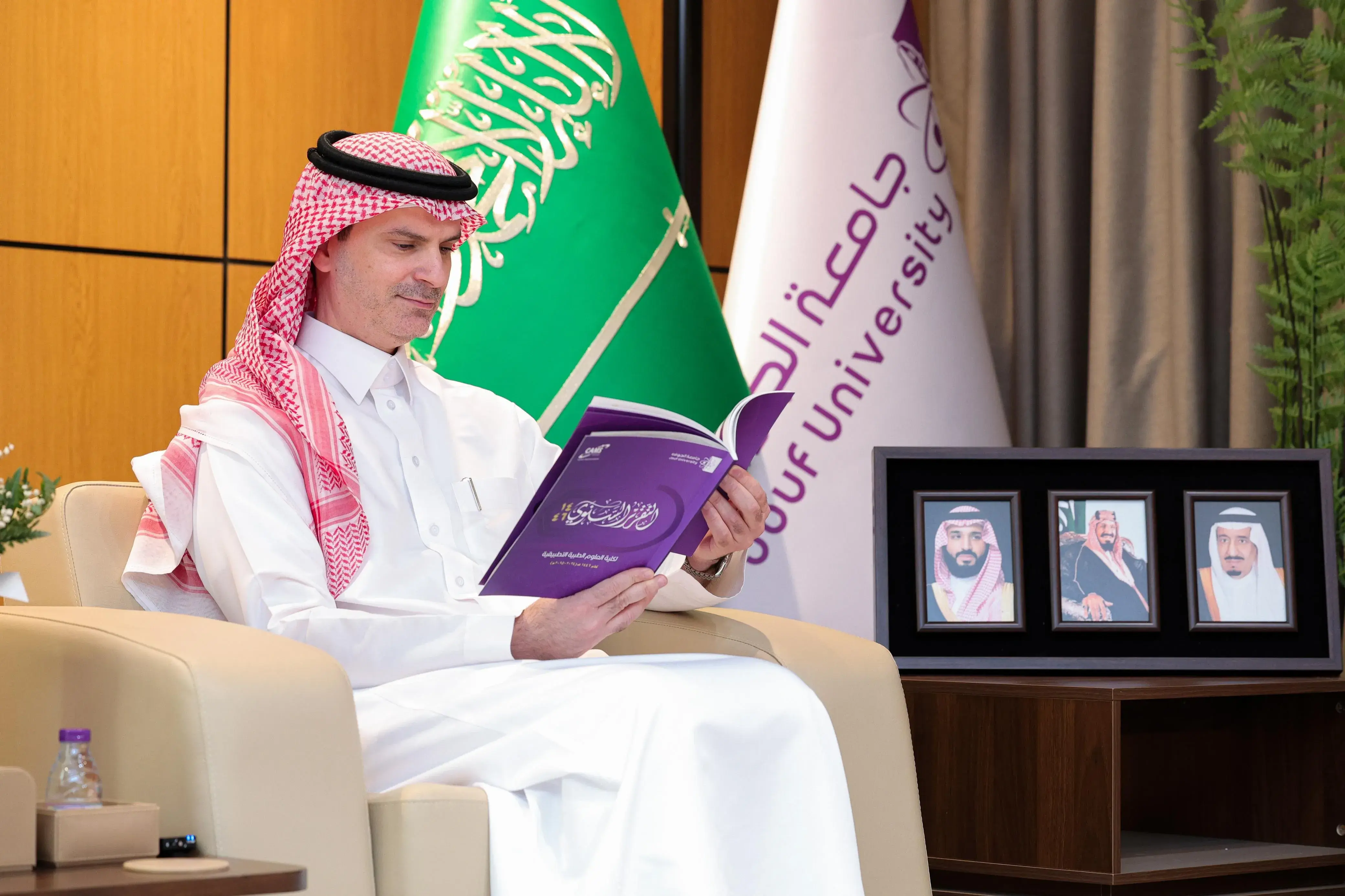 رئيس الجامعة أ.د محمد بن عبد الله الشايع يستقبل عميد كلية العلوم الطبية التطبيقية رئيس الجامعة أ.د محمد بن عبد الله الشايع يستقبل عميد كلية العلوم الطبية التطبيقية