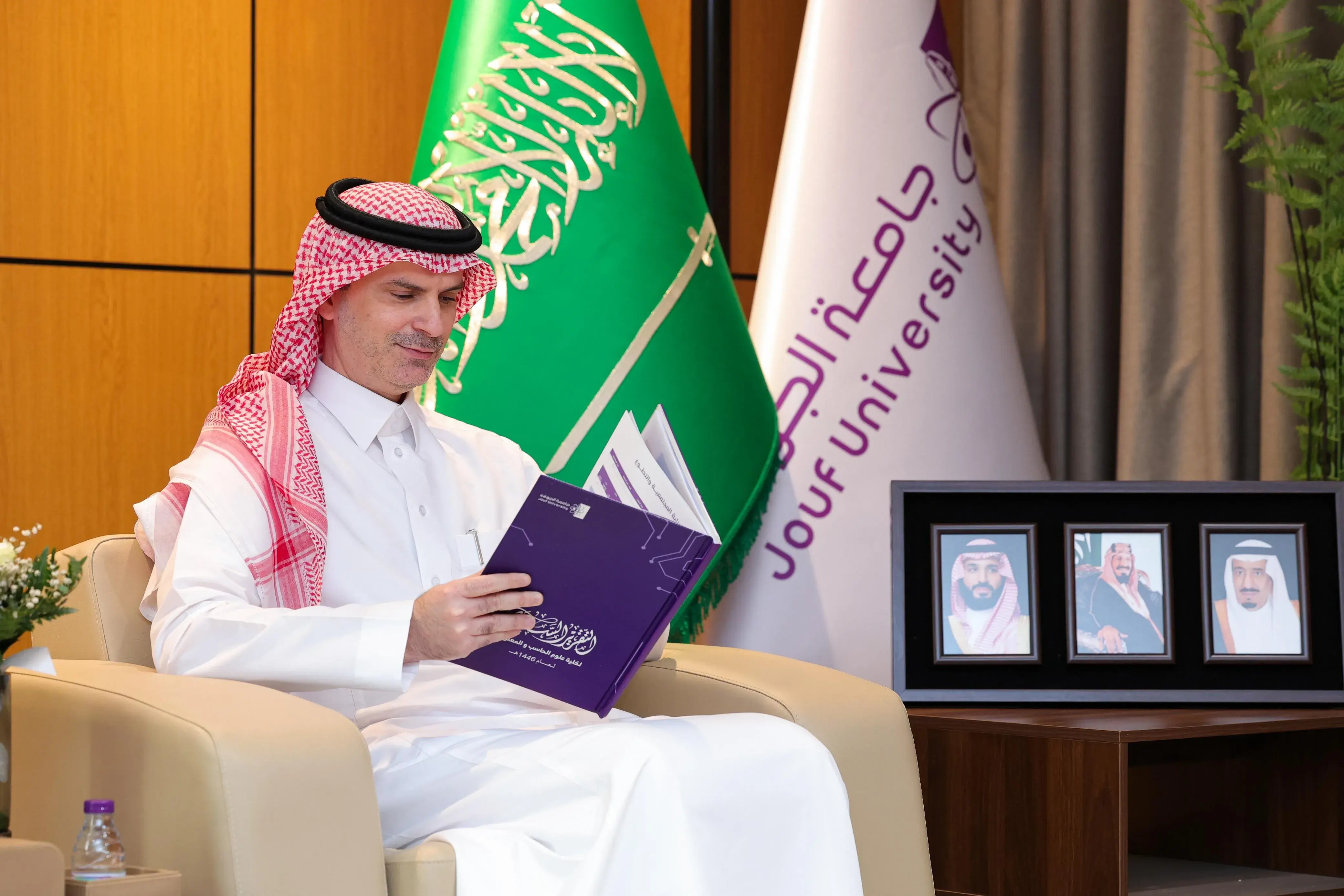 رئيس الجامعة يستقبل عميدة كلية الحاسب والمعلومات