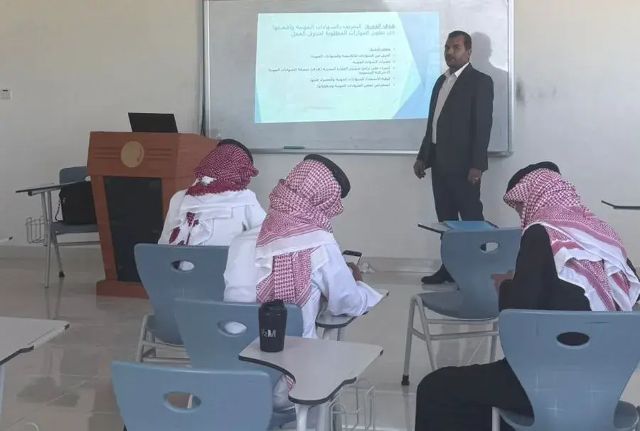 الكلية التطبيقية بجامعة الجوف (شطر الطلاب) تنظم محاضرة بعنوان "الشهادات المهنية وأهميتها في سوق العمل" الكلية التطبيقية بجامعة الجوف (شطر الطلاب) تنظم محاضرة بعنوان "الشهادات المهنية وأهميتها في سوق العمل"