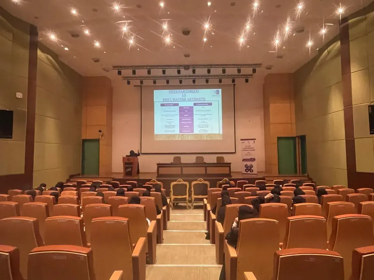 نحو حياة أفضل مع التهاب المفاصل.. محاضرة توعوية بكلية العلوم الطبية التطبيقية