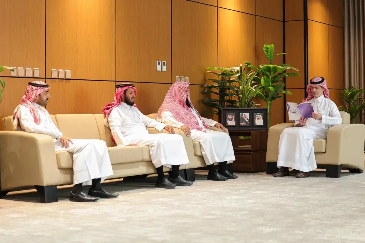 رئيس الجامعة يستقبل الرئيس التنفيذي للكلية التطبيقية رئيس الجامعة يستقبل الرئيس التنفيذي للكلية التطبيقية