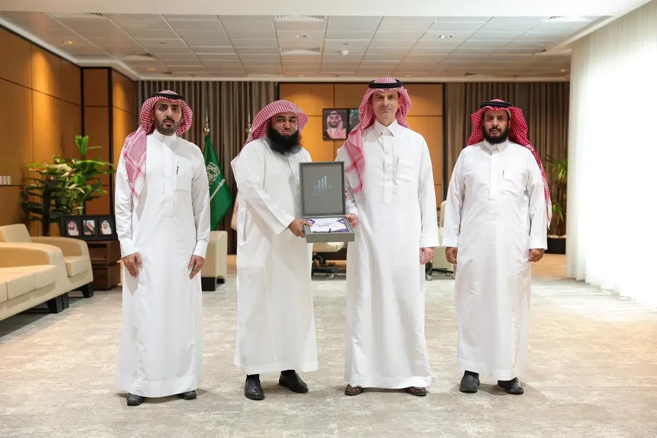 رئيس الجامعة يستقبل الرئيس التنفيذي للكلية التطبيقية رئيس الجامعة يستقبل الرئيس التنفيذي للكلية التطبيقية