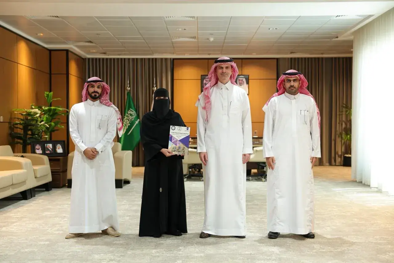رئيس جامعة الجوف يستقبل عميدة كلية العلوم الطبية التطبيقية بالقريات رئيس جامعة الجوف يستقبل عميدة كلية العلوم الطبية التطبيقية بالقريات