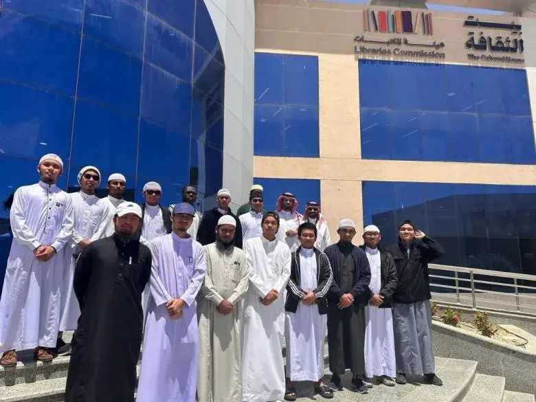 زيارة ميدانية من قسم اللغة العربية إلى بيت الثقافة بسكاكا