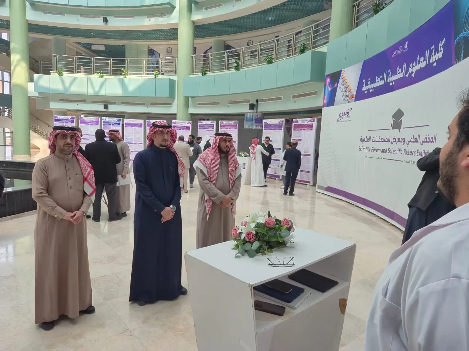 سعادة عميد الكلية يرعي تدشين الملتقى العلمي ومعرض الملصقات العلمية 