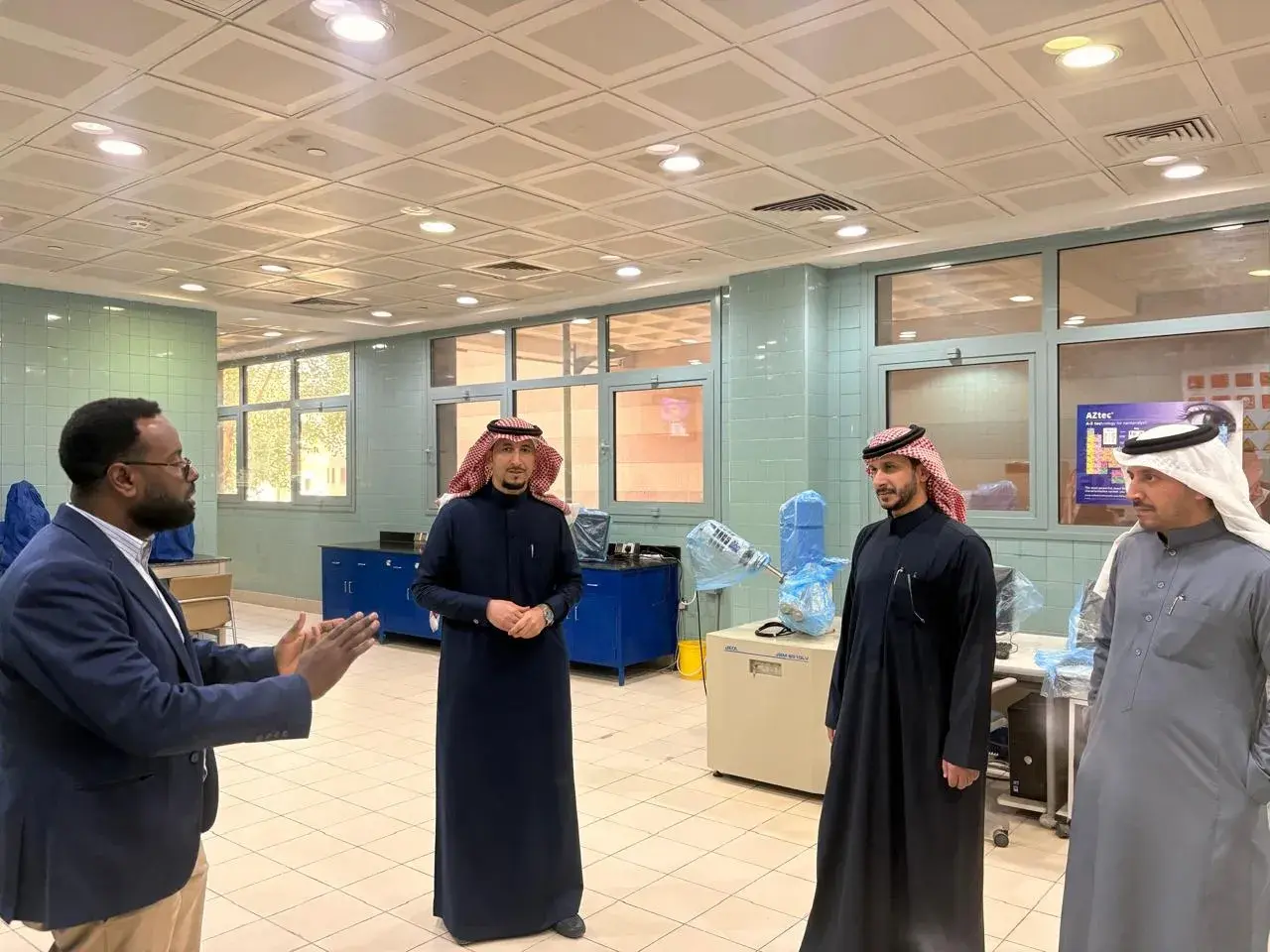A team from the Saudi Food and Drug Authority reviews the laboratories of the College of Applied Medical Sciences at Al-Jouf University