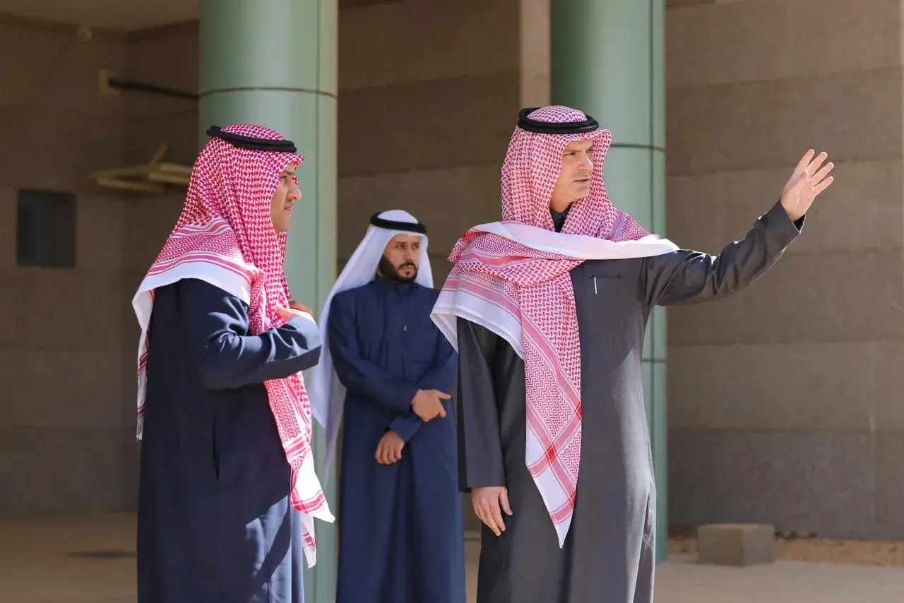 رئيس الجامعة يتفقد الإسكان الجامعي