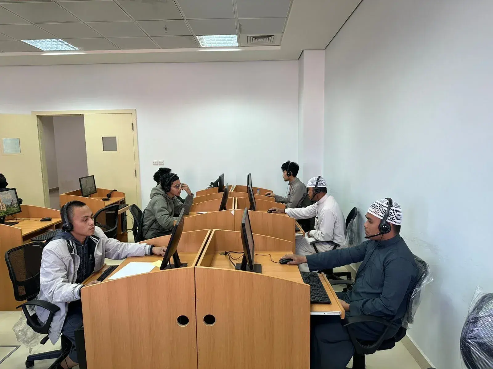 Non-Arabic speaking students take the hamza test