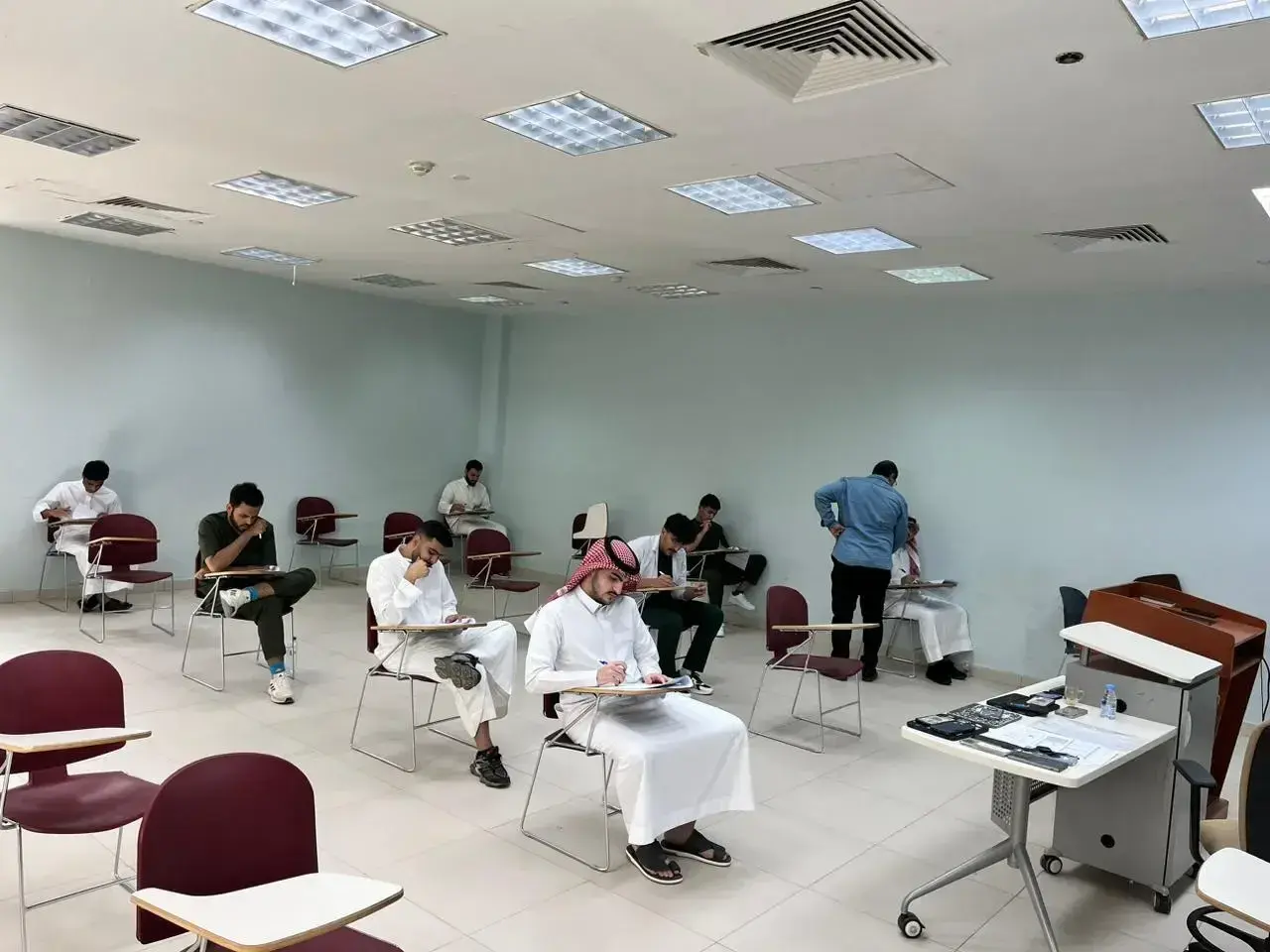 انتظام الاختبارات النهائية للفصل الأكاديمي الثاني 