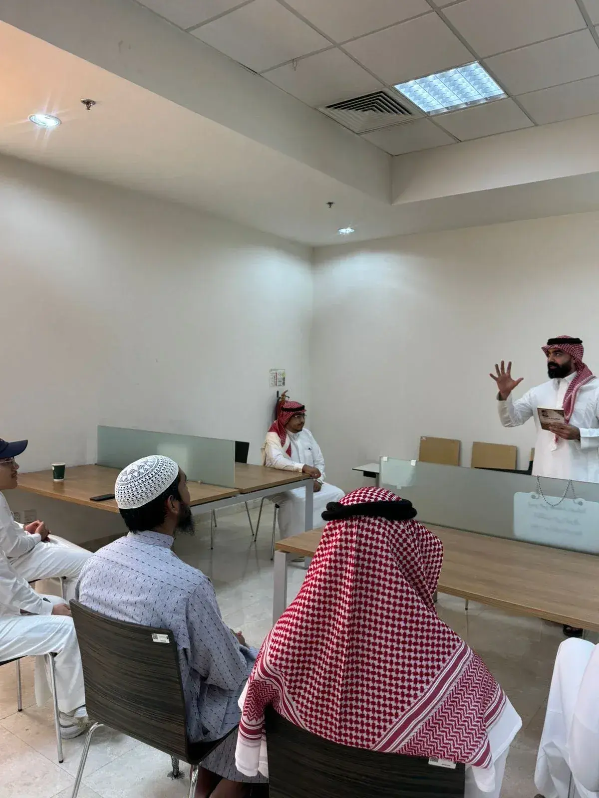 A discussion session on intellectual awareness to educate students about conscious reading.