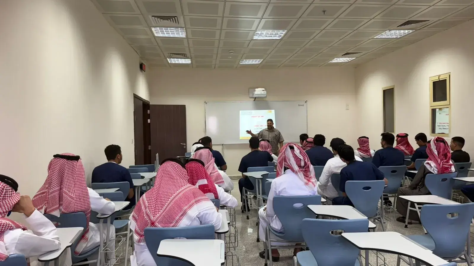 Applied College at Jouf University in Qurayyat Organizes a Lecture on Reducing Exam Anxiety