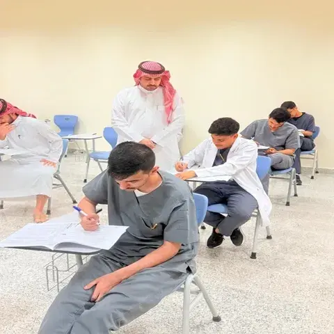 كلية العلوم الطبية التطبيقية بالقريات