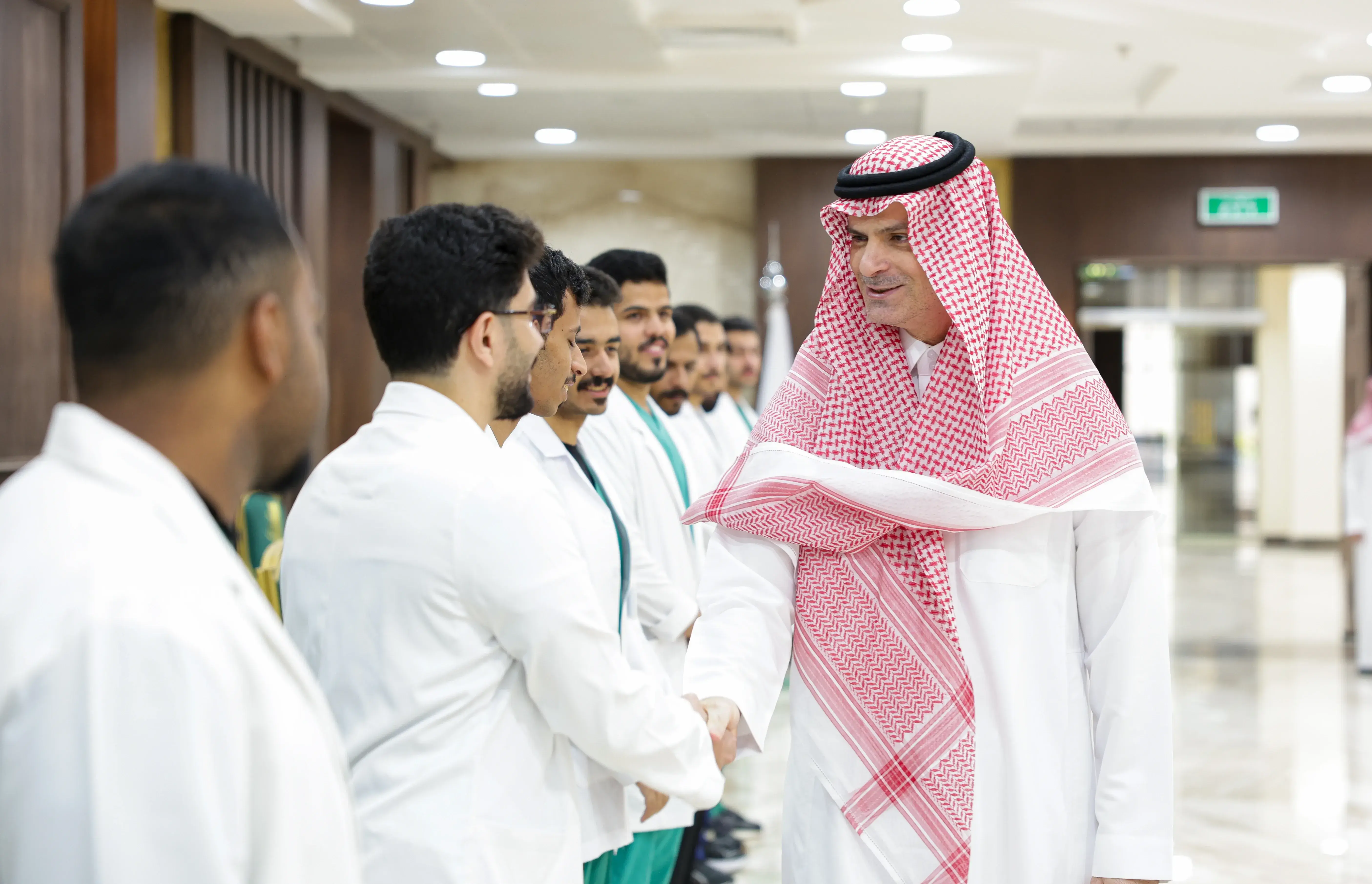 رئيس الجامعة يستقبل المشاركين في حج 1447هـ