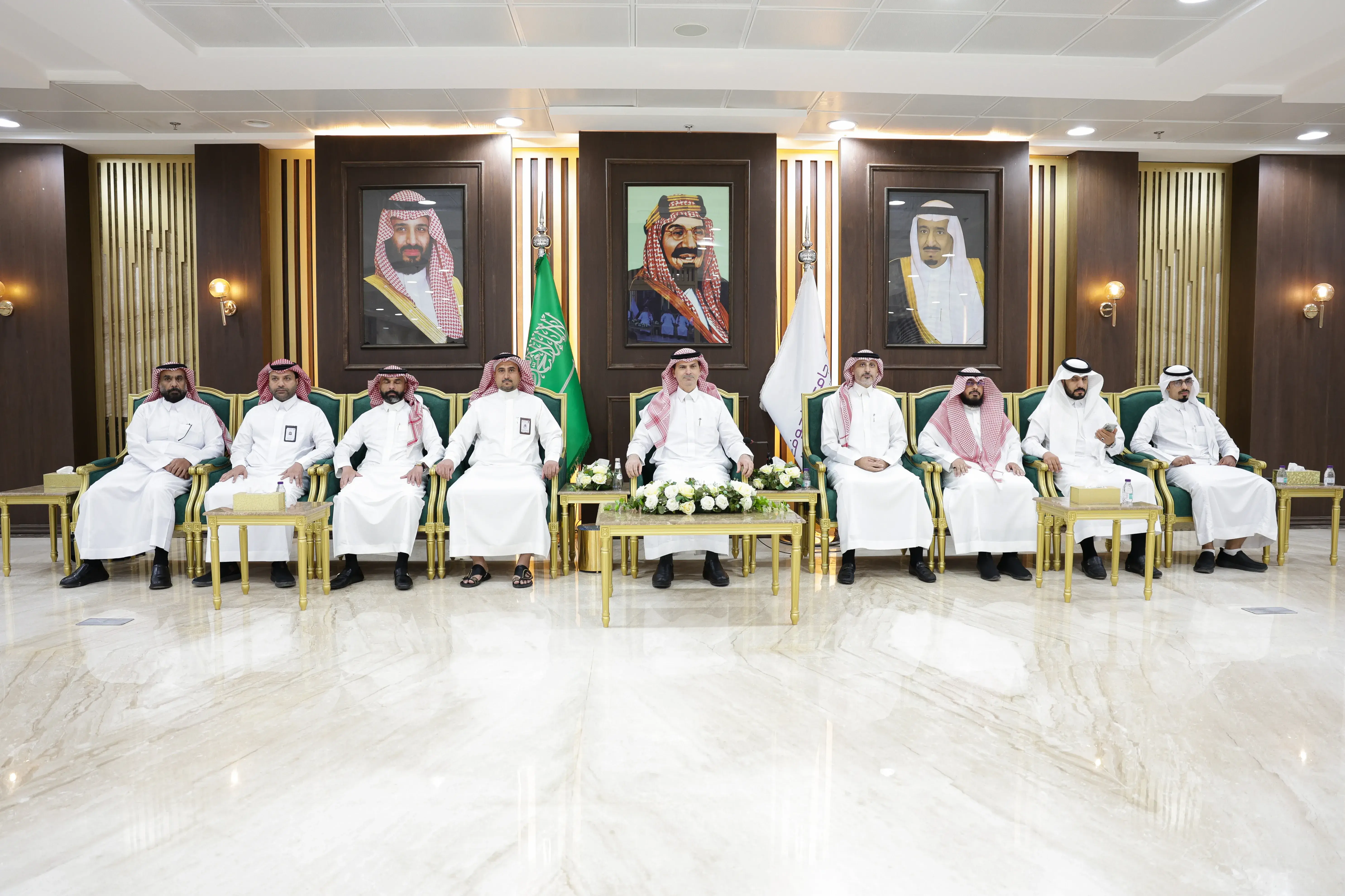 رئيس الجامعة يستقبل المشاركين في حج 1447هـ