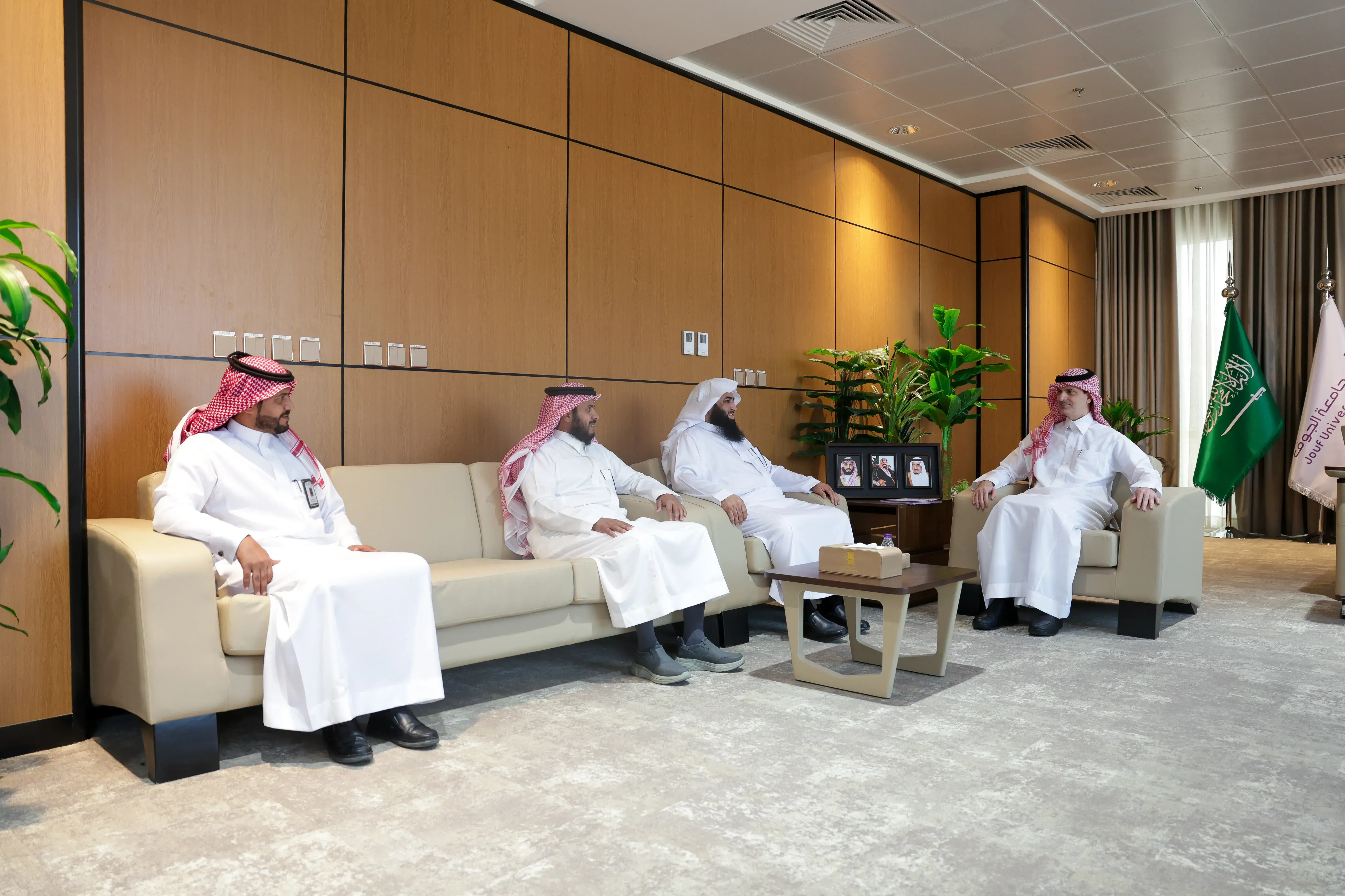 رئيس جامعة الجوف يستقبل الرئيس التنفيذي للكلية التطبيقية
