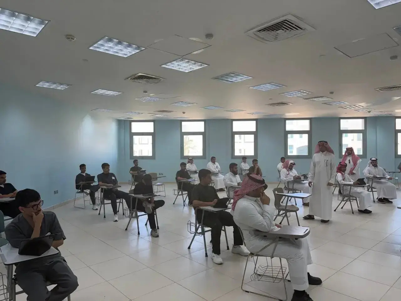 عميد كلية التمريض يتابع سير الدراسة خلال الفصل الصيفي