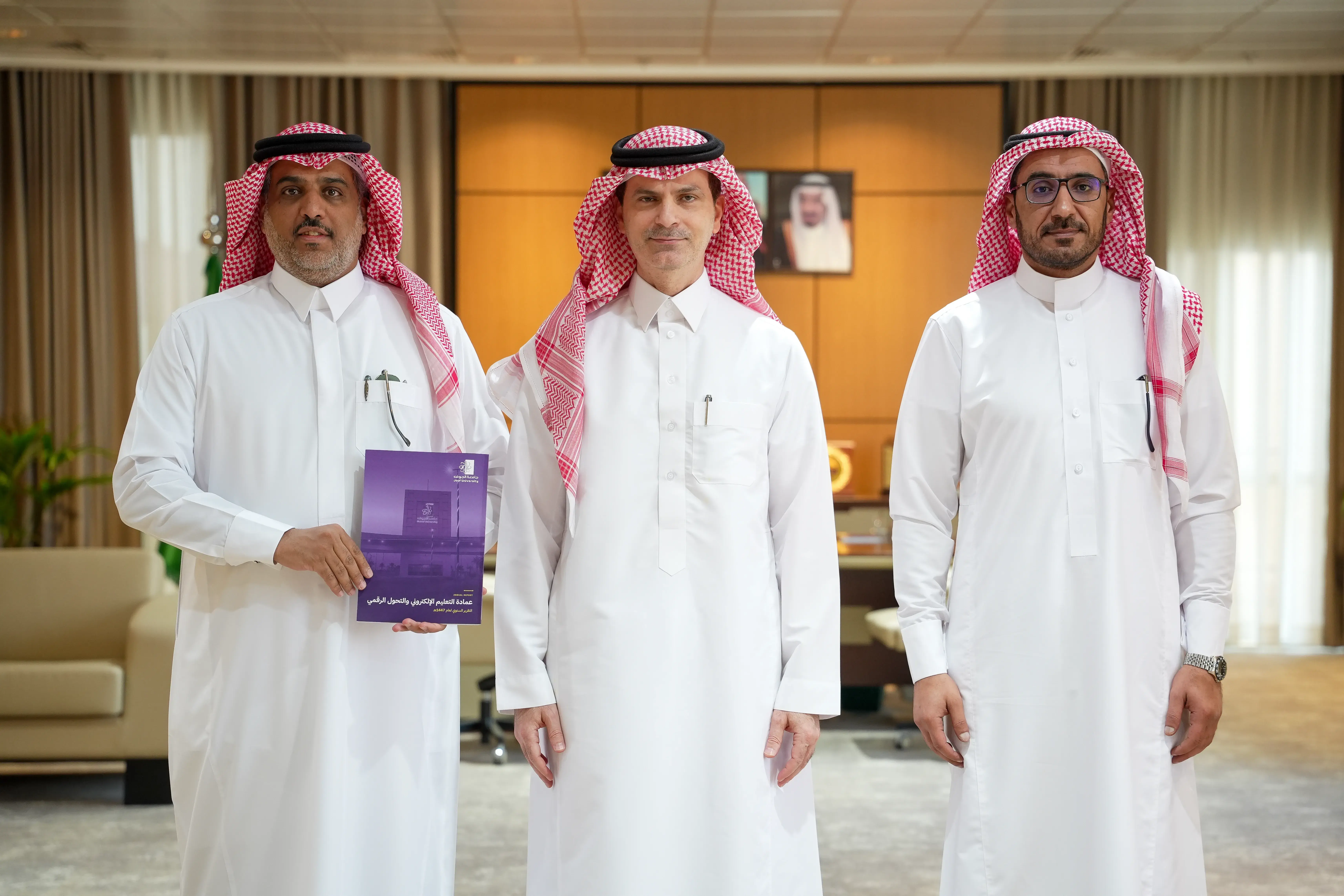رئيس جامعة الجوف يستعرض التقرير السنوي لعمادة التعليم الإلكتروني والتحول الرقمي 