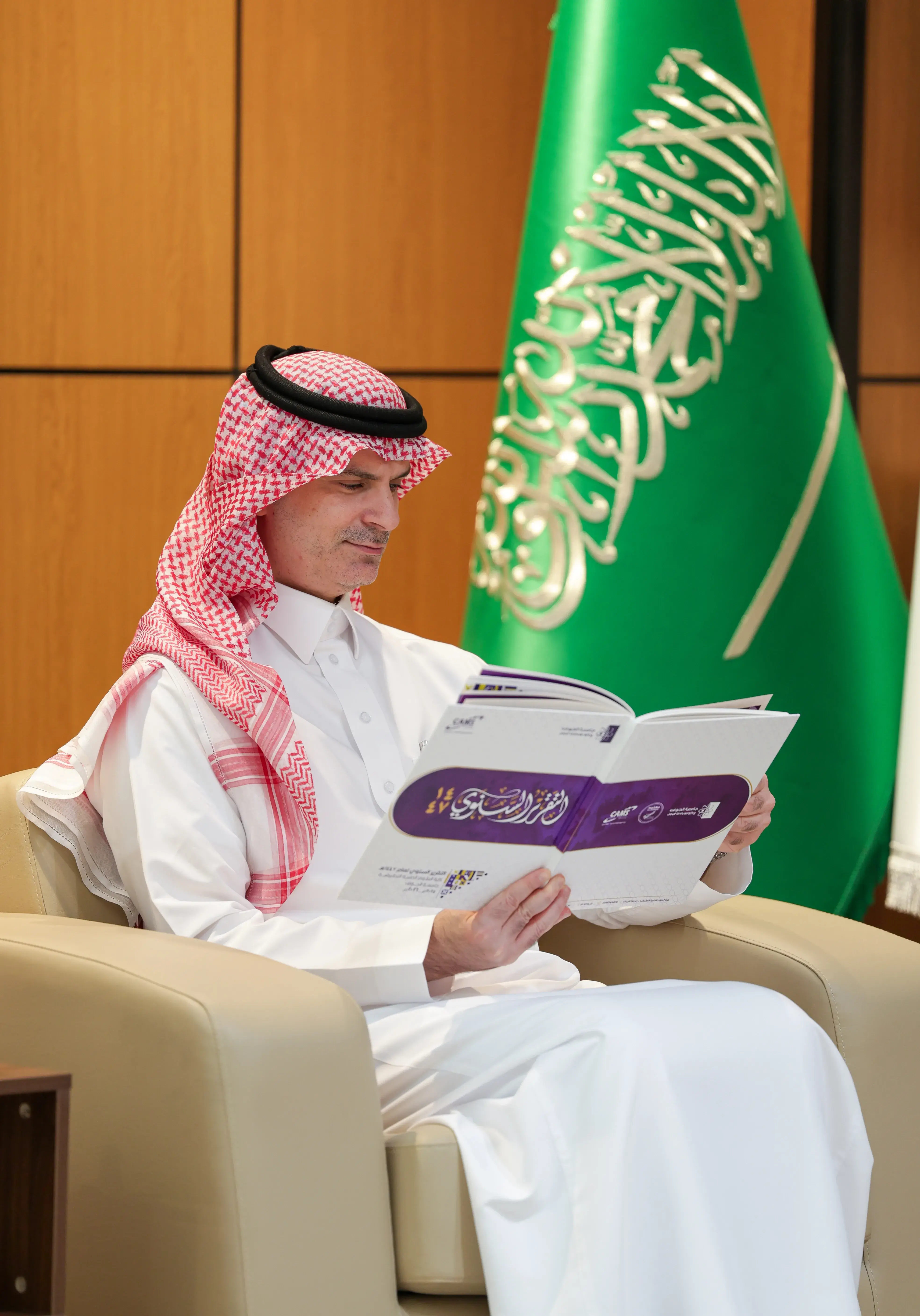 رئيس جامعة الجوف يستعرض التقرير السنوي لكلية العلوم الطبية التطبيقية 
