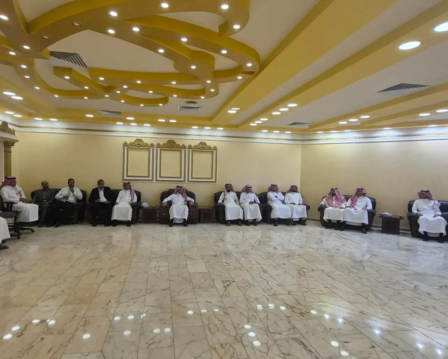 سعادة عميد كلية العلوم الطبية التطبيقية بجامعة الجوف يلتقي منسوبي الكلية بمناسبة انطلاقة العام الجامعي 1448هـ