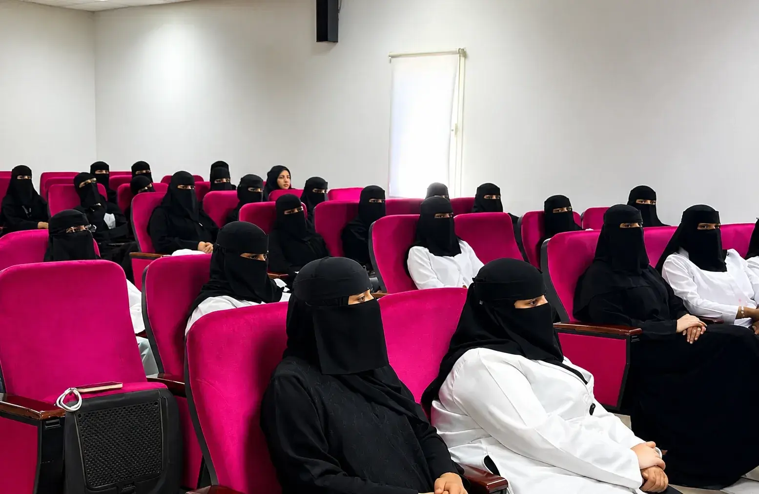 ورشة تدريبية لسحب عينات الدم بالعلوم الطبية التطبيقية