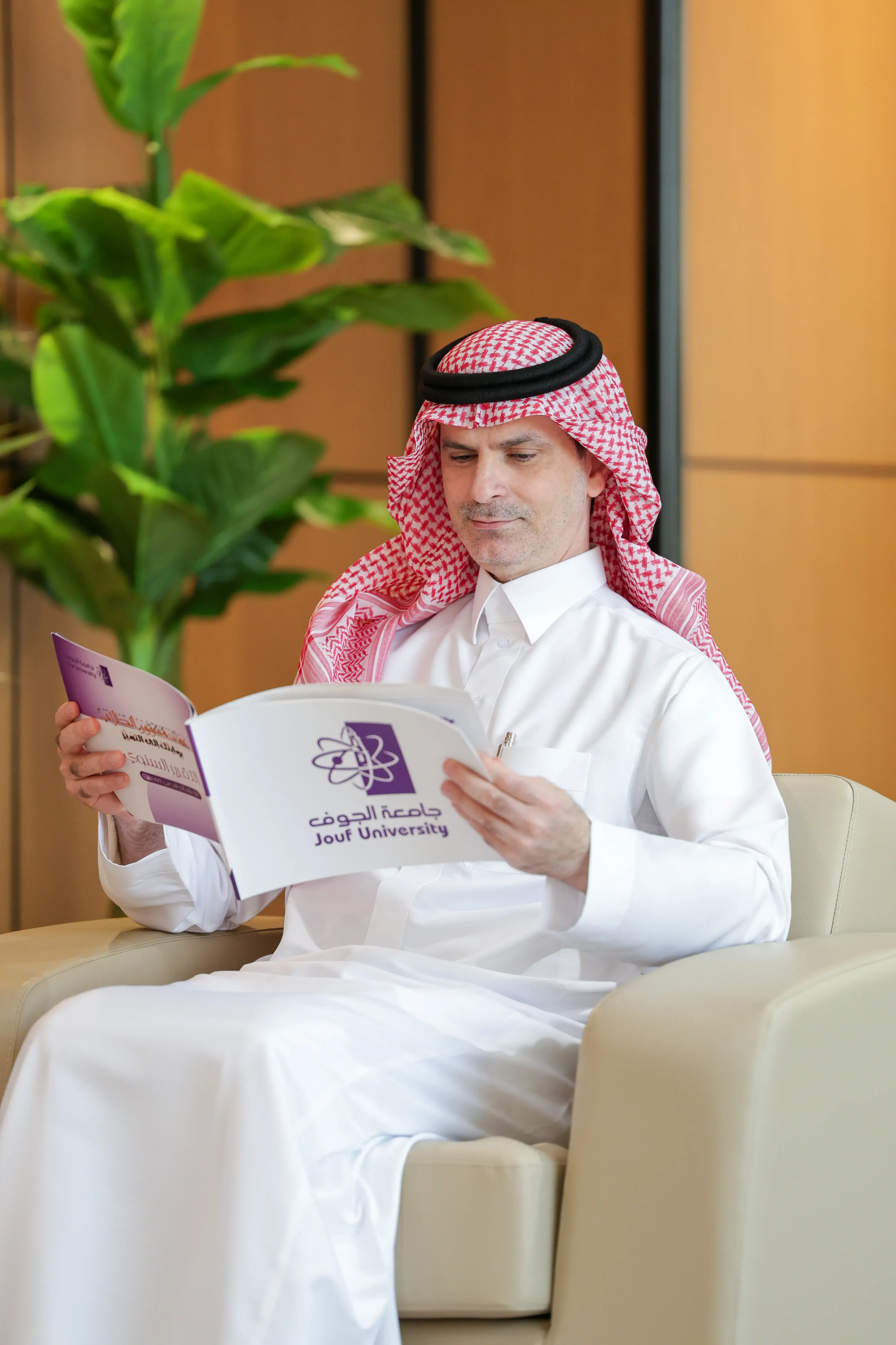 رئيس جامعة الجوف يستعرض التقرير السنوي لعمادة شؤون الطلاب