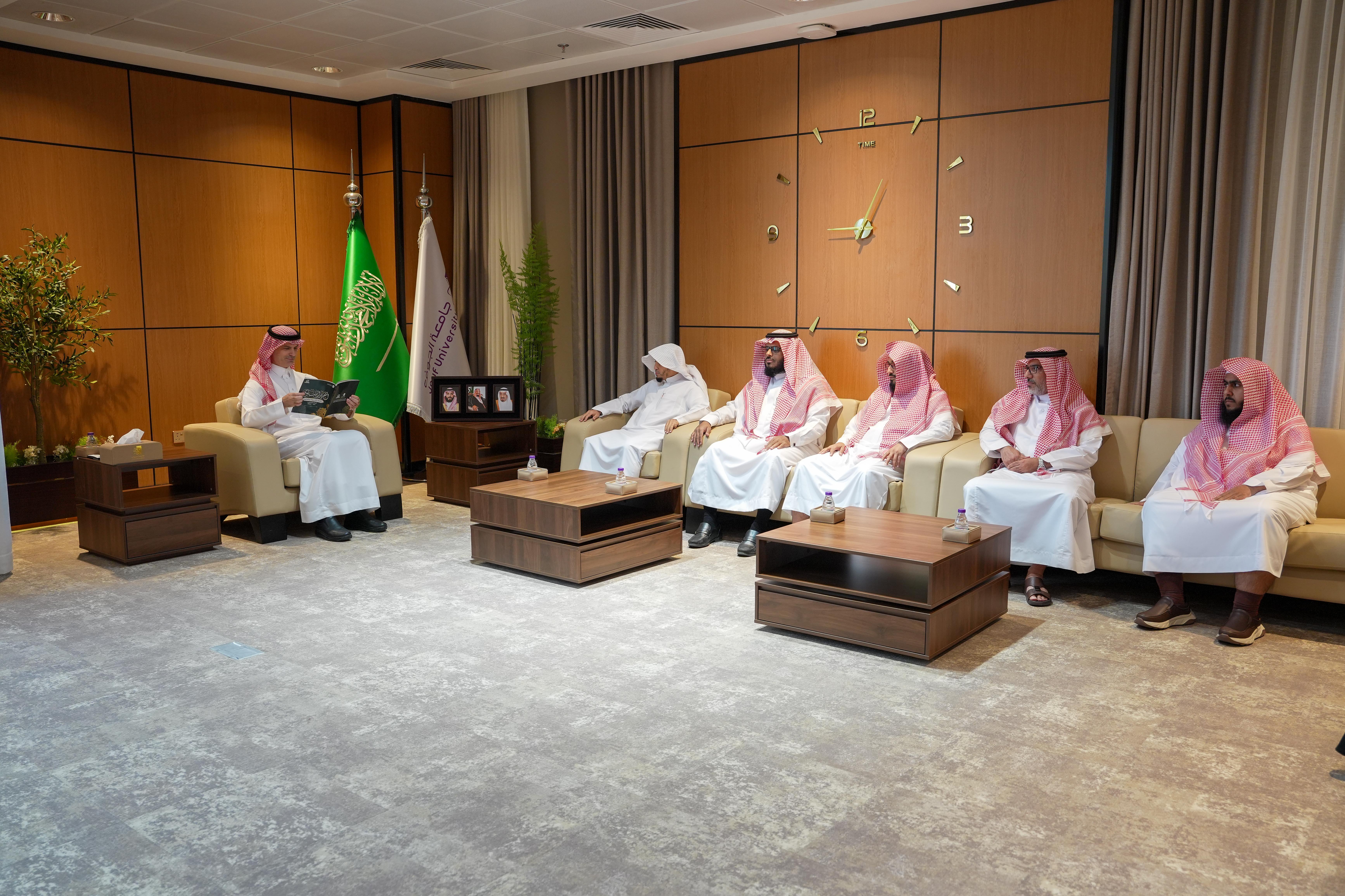 Al-Jouf University President Reviews Sharia and Law College Report
