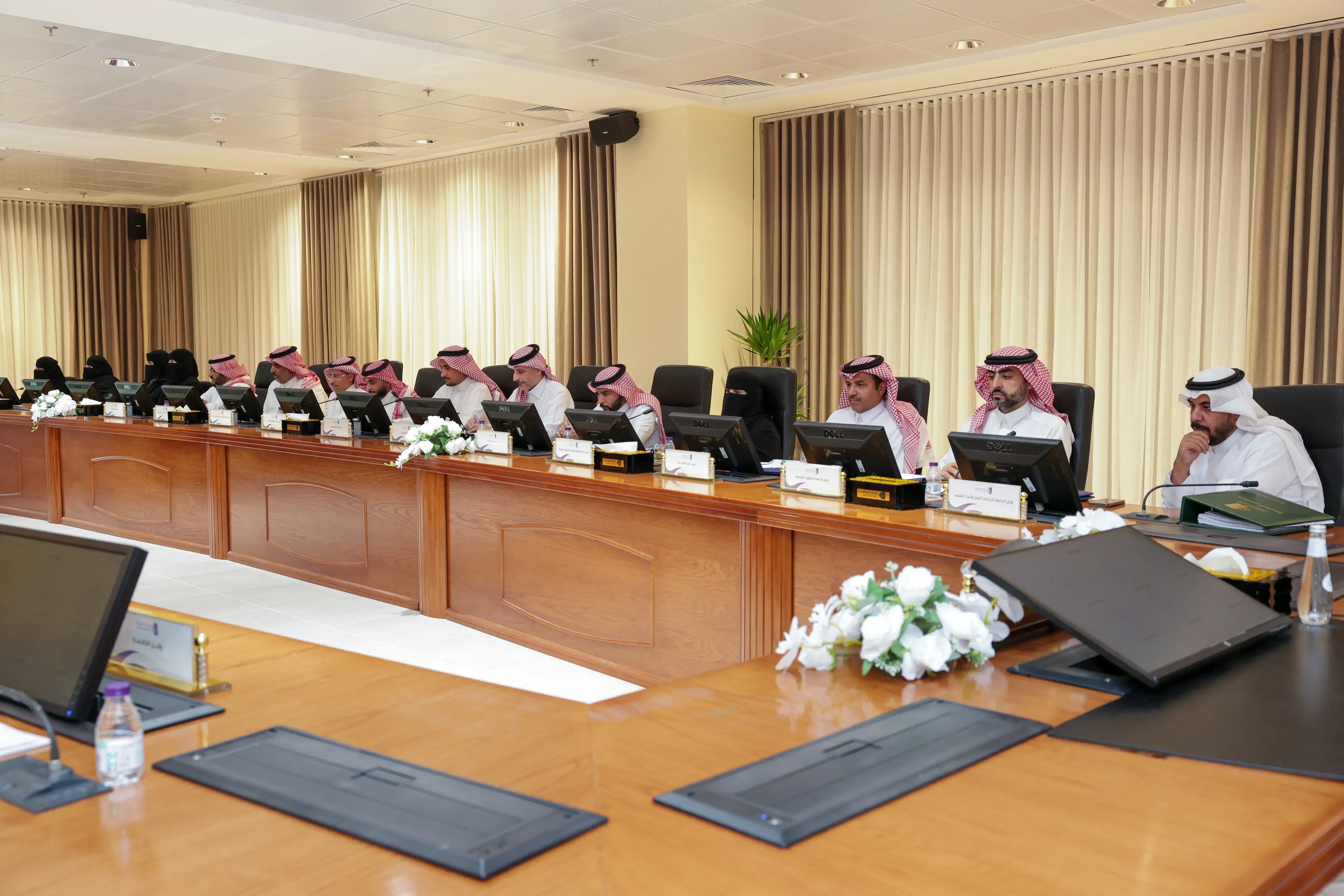 رئيس الجامعة يدشن المرحلة الثانية من مبادرة التطوع الاحترافي